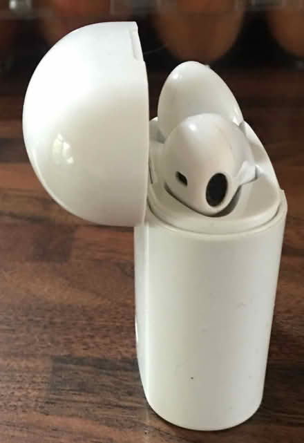 Photo of free Wireless Earphone for iPhone use (Liverpool L6) #3