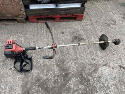 Photo of Old petrol lawnmower or strimmer (Hereford HR1) #2
