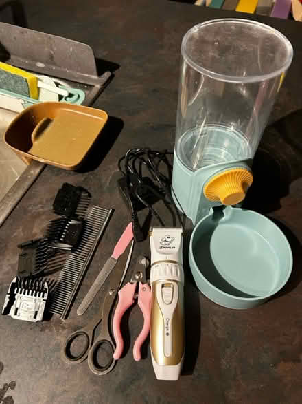 Photo of free Dog water bowl and grooming set (Gateford S81) #1