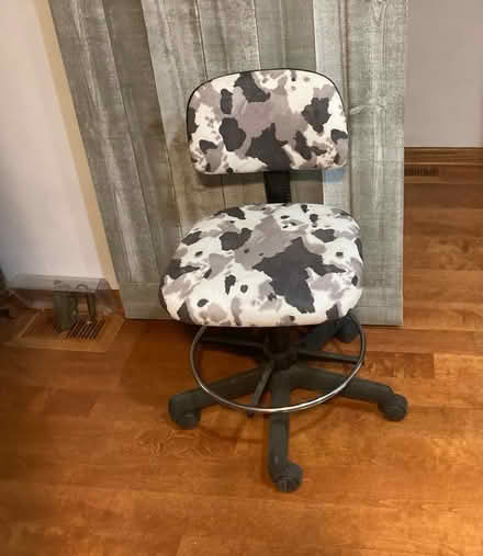 Photo of free Desk chair (Rte 59 & 95th st. Naperville) #1