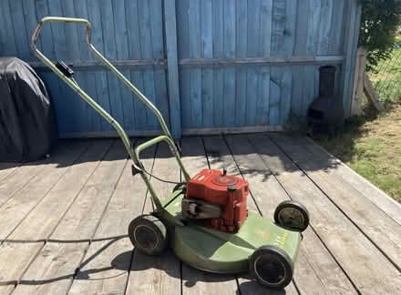 Photo of Old petrol lawnmower or strimmer (Hereford HR1) #1