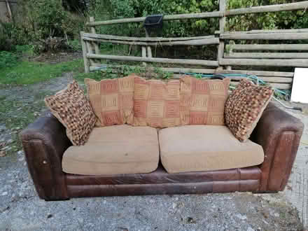 Photo of free large leather sofa/settee (Shobdon LD8) #1