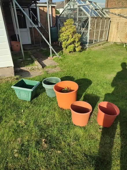 Photo of free Plastic plant pots (East Grinstead RH19) #1