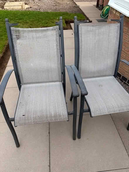Photo of free Garden table and chairs (Le16) #3