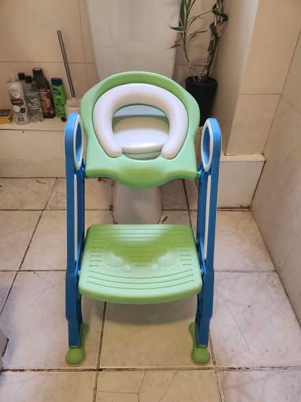 Photo of free Toilet trainer step and seat (Morley LS27) #2