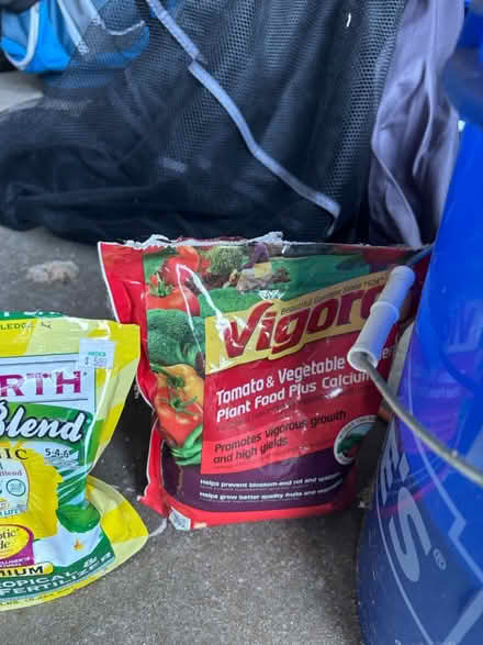 Photo of free Assorted fertilizer and amendments (East Northport) #3