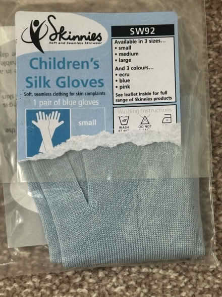 Photo of free Skinnies gloves blue (Midhurst) #1