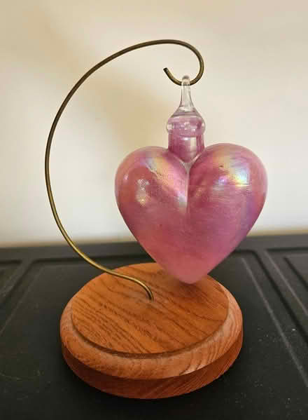 Photo of free Glass heart with stand (Wallingford) #1