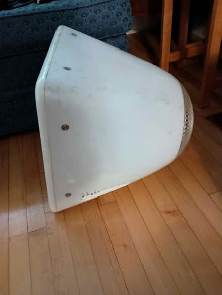 Photo of free eMac (white) (Yonge/Sheppard) #2