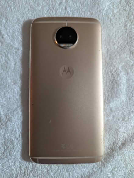 Photo of free Motorola G5s plus Android phone old (Shippon OX13) #2
