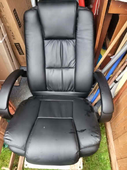 Photo of free Black padded computer chair. (Enfield EN1) #3