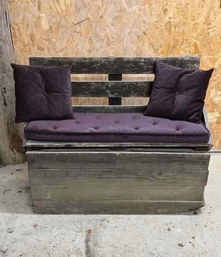 Photo of free Pallet bench with cushions (Rh98) #1