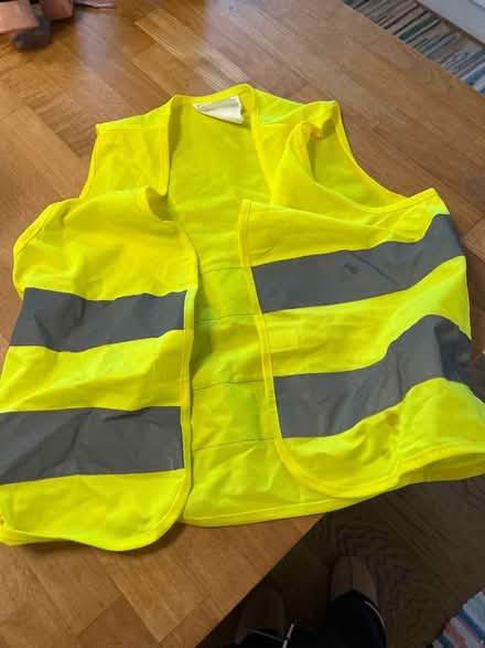 Photo of free High vis vest age 3-6yrs old (Woodley RG6) #1