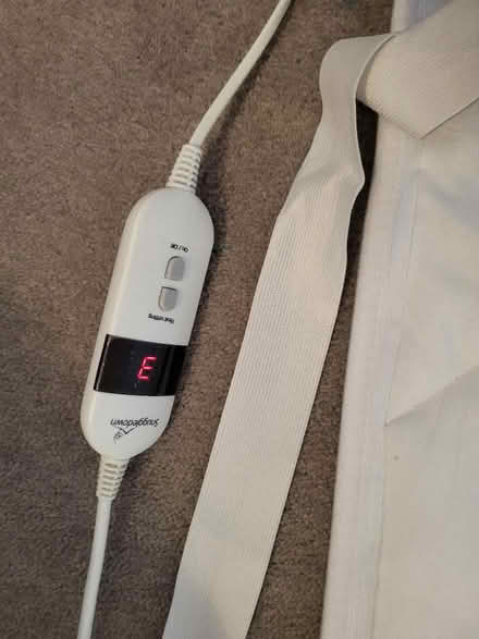 Photo of free Double electric blanket - white. (Fordwich SG14) #3