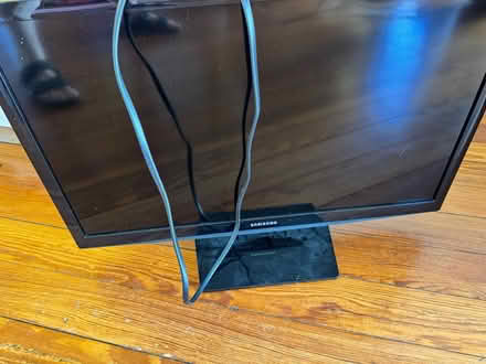 Photo of free Samsung small flatscreen tv (Bowling Green) #1