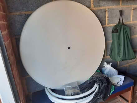 Photo of free White Circular Table (Bursledon SO31) #1