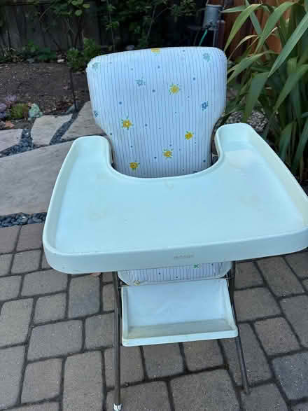 Photo of free Old high chair (Redwood City near Sequoia Hosp) #1