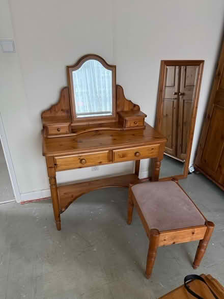 Photo of free Dressing table and mirror (Potterspury NN12) #1