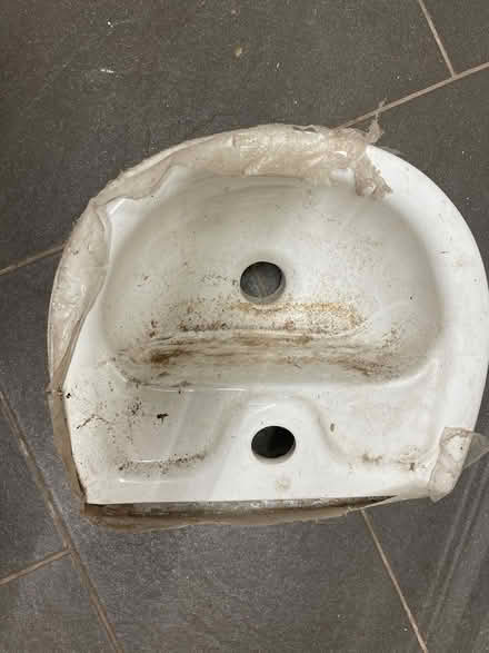 Photo of free Small sink (WV13 Willenhall) #2