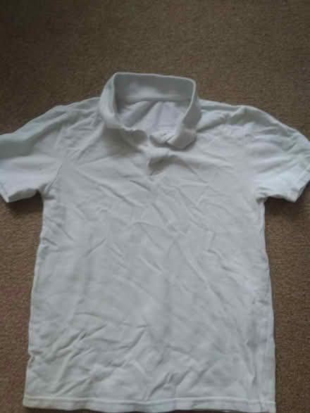 Photo of free 5-6yrs Polo Shirt (Leighton buzzard LU7) #1