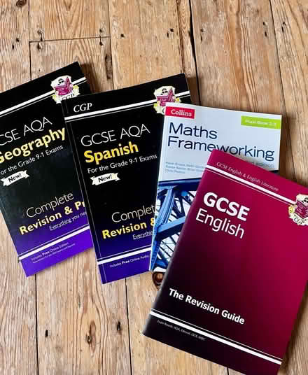 Photo of free GCSE textbooks/revision guide (Chalfont St Peter (SL9)) #1