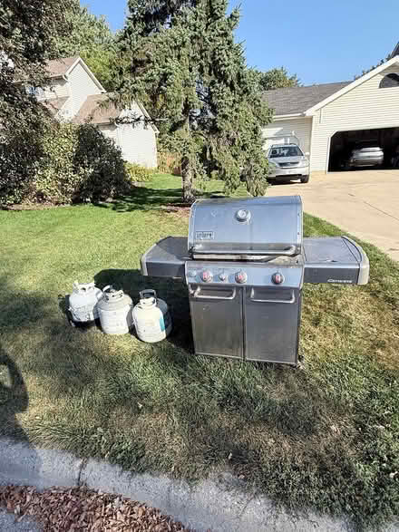 Photo of free Weber Genesis (5708 Pembroke DR Fitchburg WI) #4