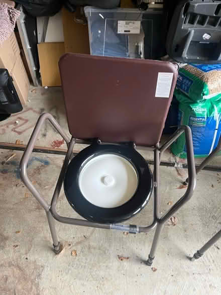 Photo of free Commode (Lamorbey DA15) #4