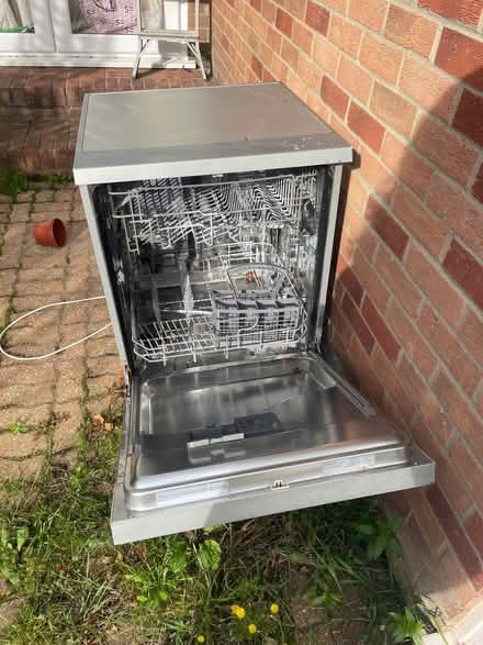 Photo of free Dishwasher - needs new draw rollers (Bursledon SO31) #2