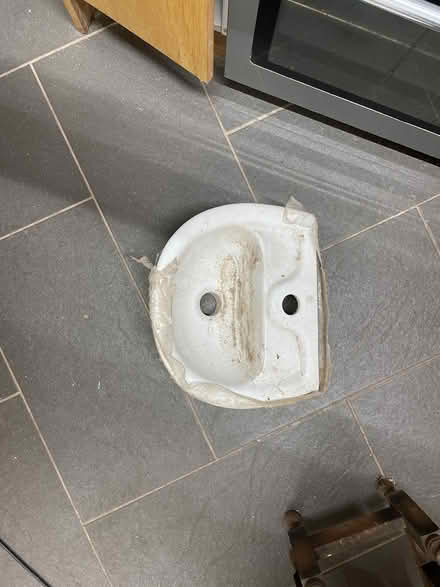 Photo of free Small sink (WV13 Willenhall) #1