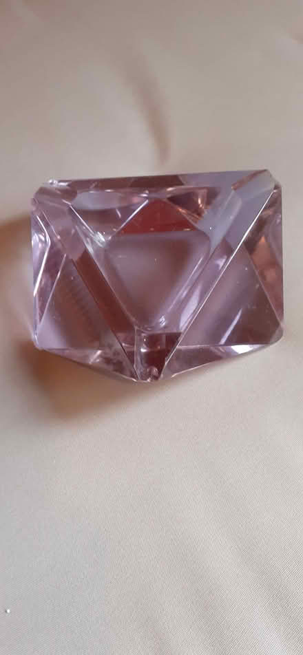 Photo of free glass ashtray, chipped (Goldsworth Park GU21) #1