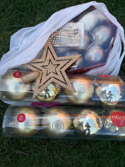 Photo of free Gold Xmas Decorations (CT10) #1