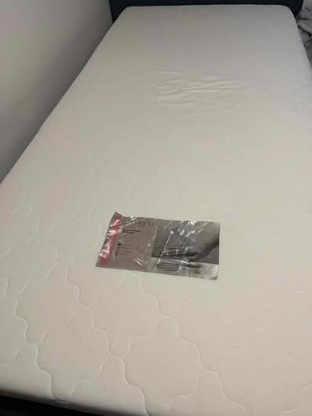 Photo of free Single mattress (Luton Airport LU2) #2