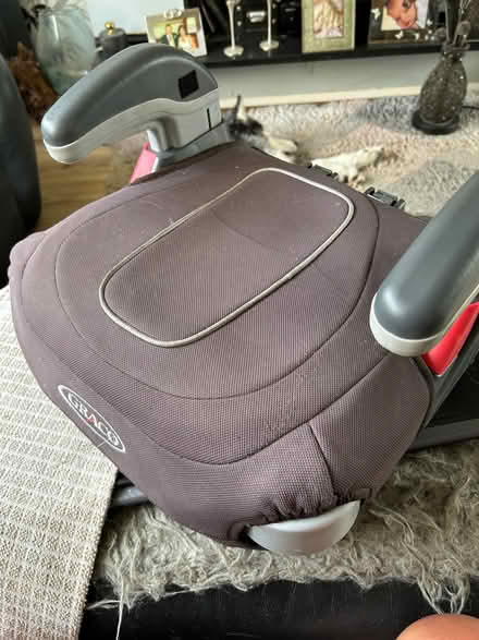 Photo of free Child car seat. Graco (Hollins BL9) #2