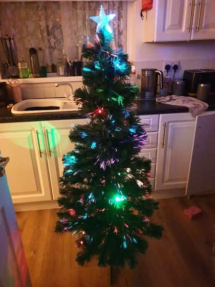 Photo of free 5ft Fibre optic christmas tree (Kitts Green B33) #1
