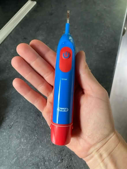 Photo of free OralB kids electric toothbrush (Purley CR8) #2