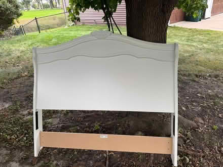 Photo of free Bedroom set (Blaine off 109th) #4