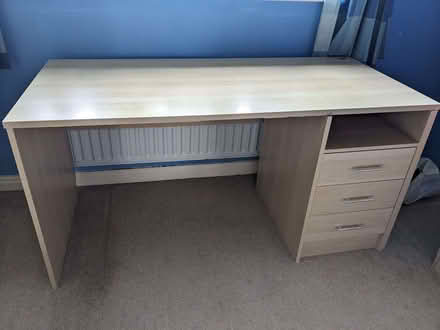 Photo of free Computer desk with drawers (Burntwood CH5) #1