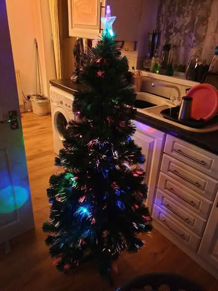 Photo of free 5ft Fibre optic christmas tree (Kitts Green B33) #2