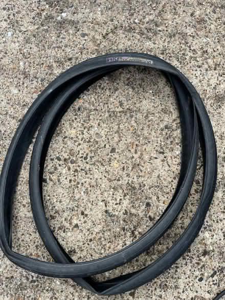 Photo of free Pair of road bike/hybrid bike tyres (Sands, High Wycombe) #2