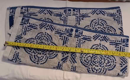 Photo of free Assorted towels: 2 bath towels and lots of hand towels (Oxford OX2) #3