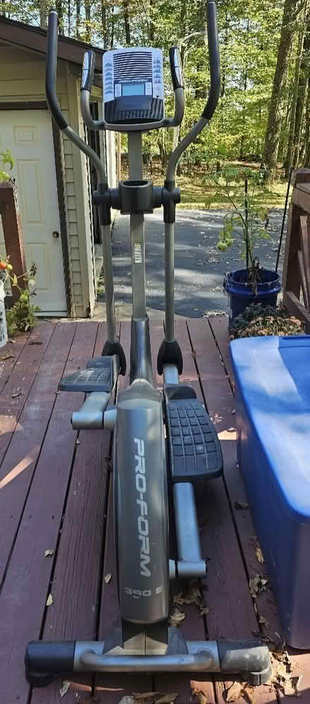 Photo of free ProForm 390 Elliptical (Cortland) #4