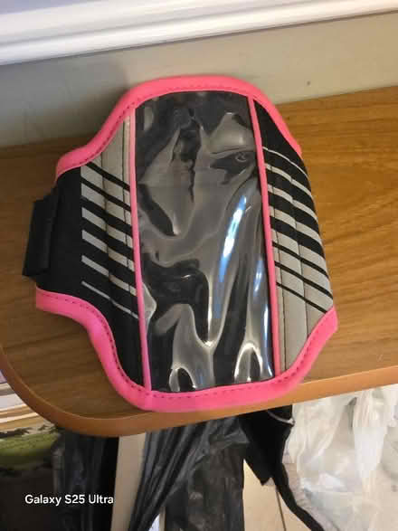 Photo of free Running armband for phone (small models) (Brasside DH1) #1