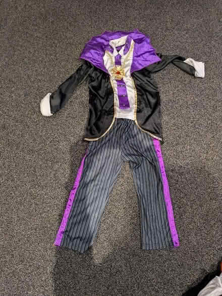 Photo of free Vampire/Halloween costume age 5-6 (Purley CR2) #1