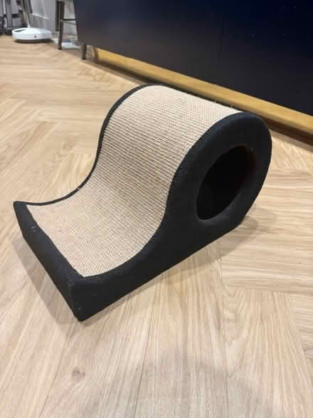 Photo of free Cat scratch and hide tunnel (Nunhead SE15) #1