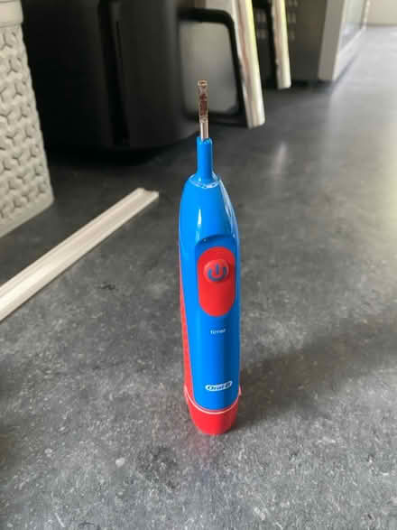 Photo of free OralB kids electric toothbrush (Purley CR8) #1