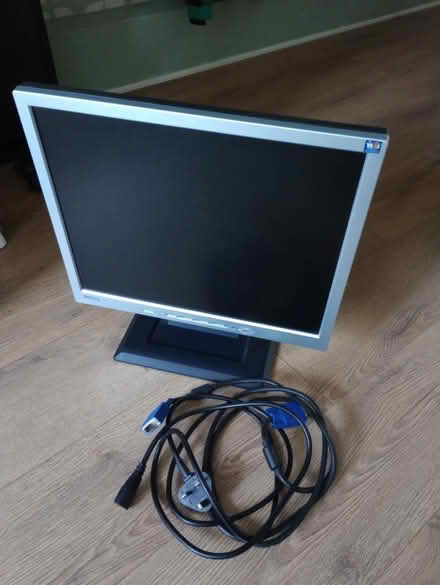 Photo of free 19" monitor (LU7, Bossard Court) #1