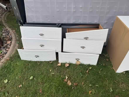 Photo of free Bedroom set (Blaine off 109th) #3