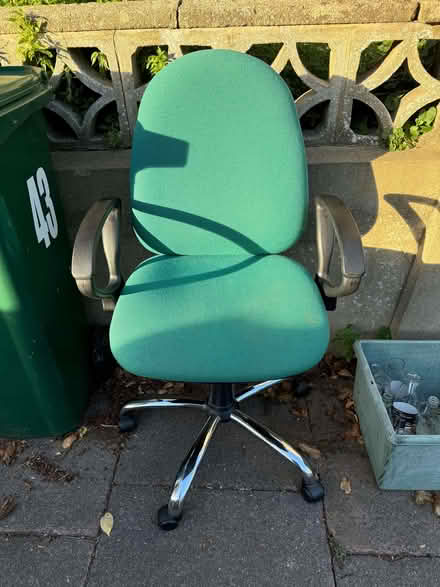 Photo of free Green office chair with arms (Fiveways BN1) #1