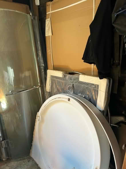 Photo of free Bathroom suite (CM3 East Hanningfield.) #3