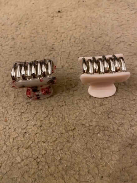 Photo of free 2x pretty hair clips (small) (Shepshed LE12) #2